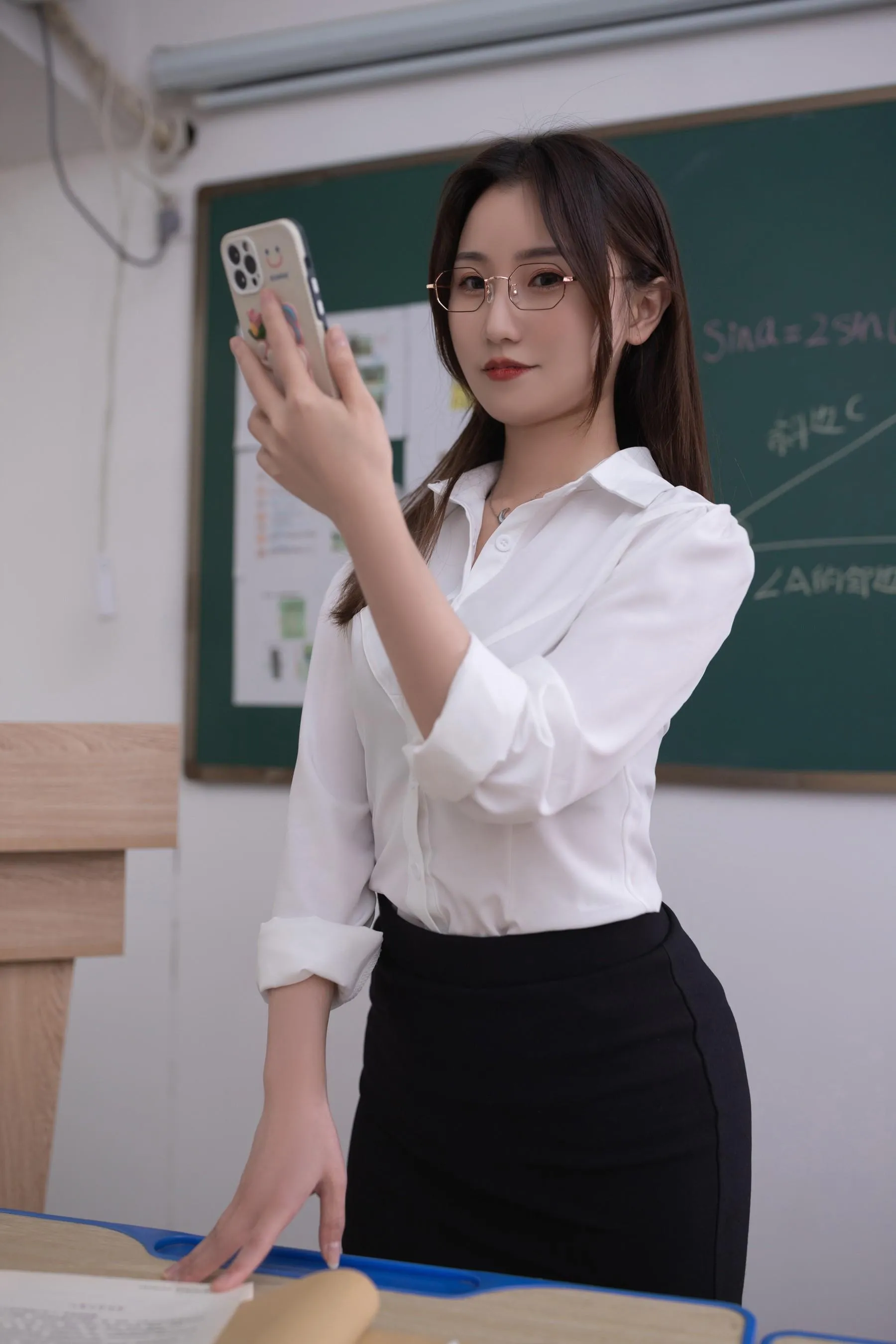 NO.0012 秀人名模鱼子酱Fish内部私购未上架《教室剧情》写真 [67P]插图